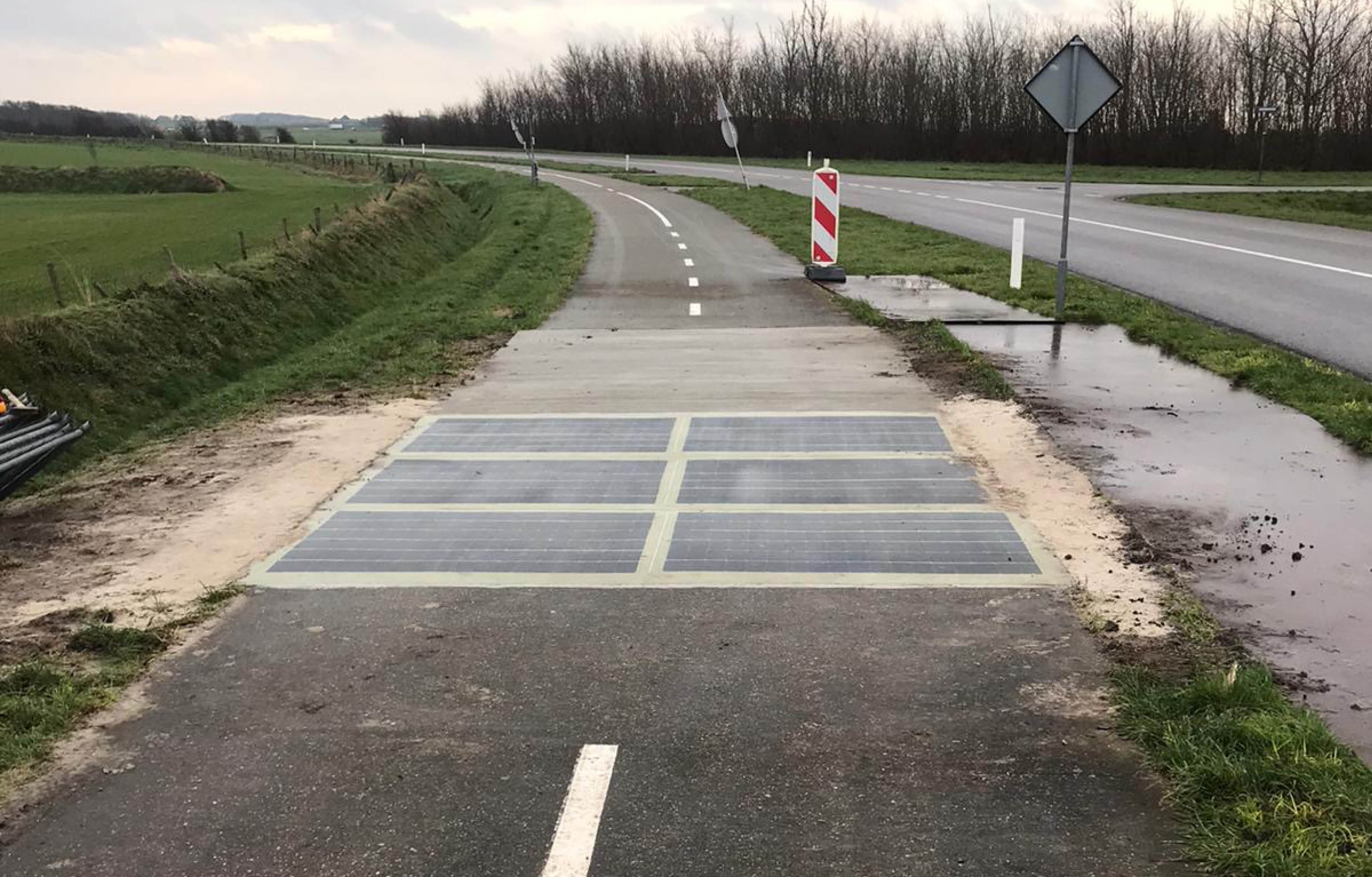 Pilot met zonnepanelen in fietspad op de Westerweg [2020]